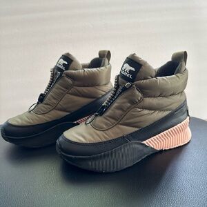 Sorel Out N About lll Puffy Zip Boots, size 6